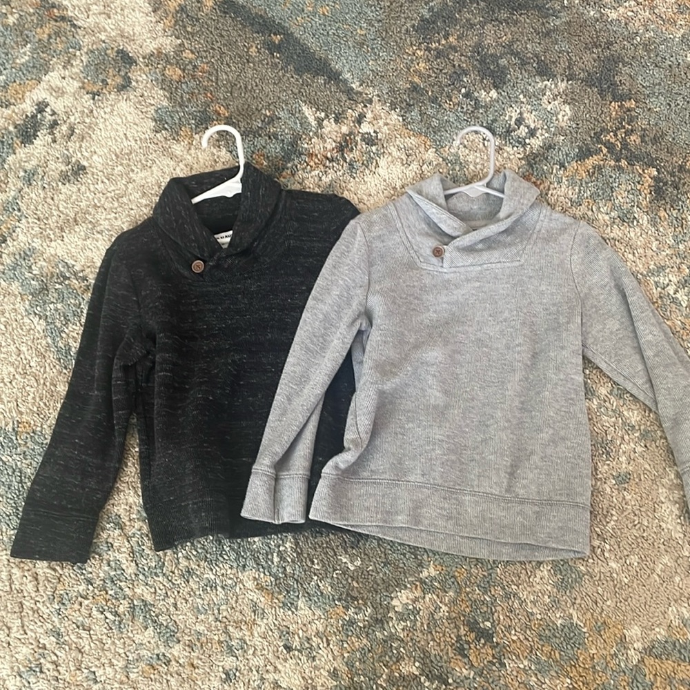 5T black and gray perfect condition old navy sweaters